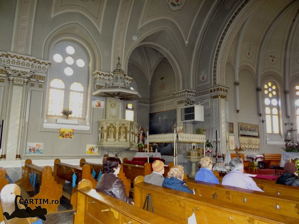 Biserica interior