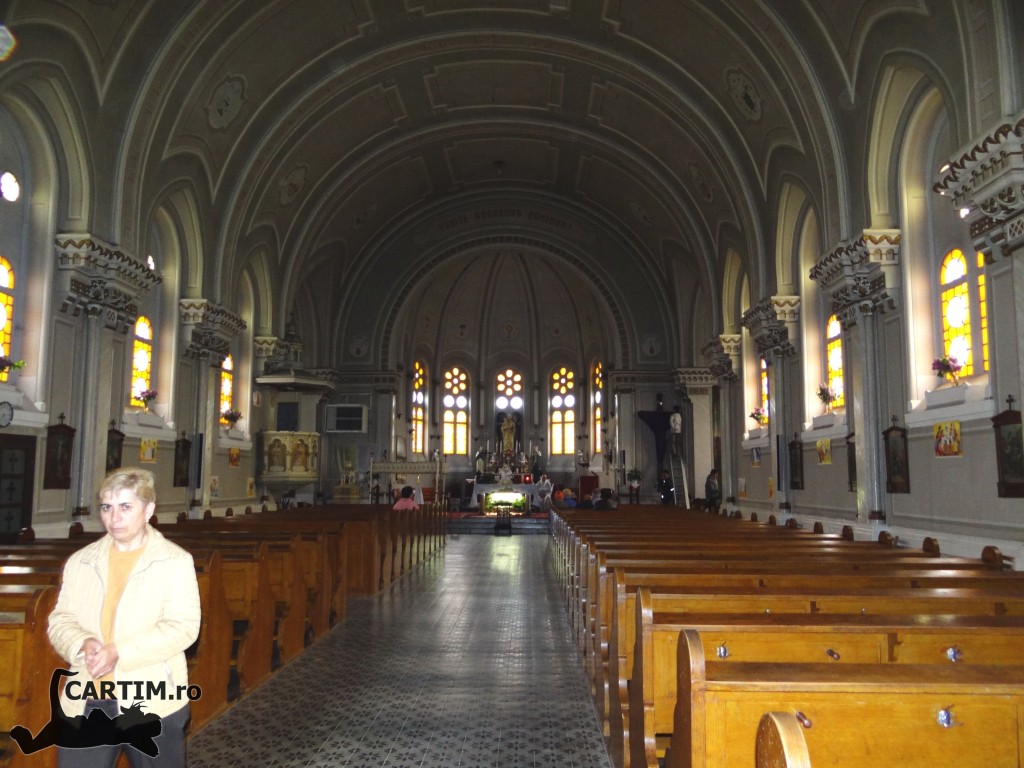 Biserica interior